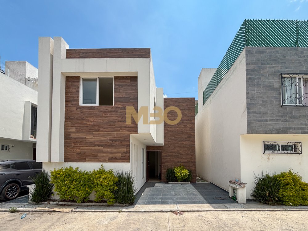 CASA EN VENTA EN ZINACANTEPEC | DEPORTIVA