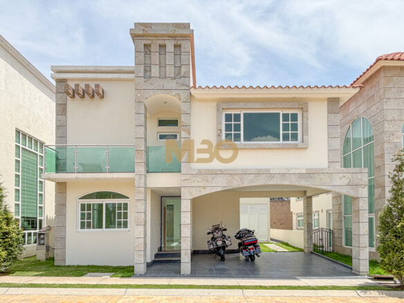 Casa en Venta en Metepec  | Sala Doble Altura